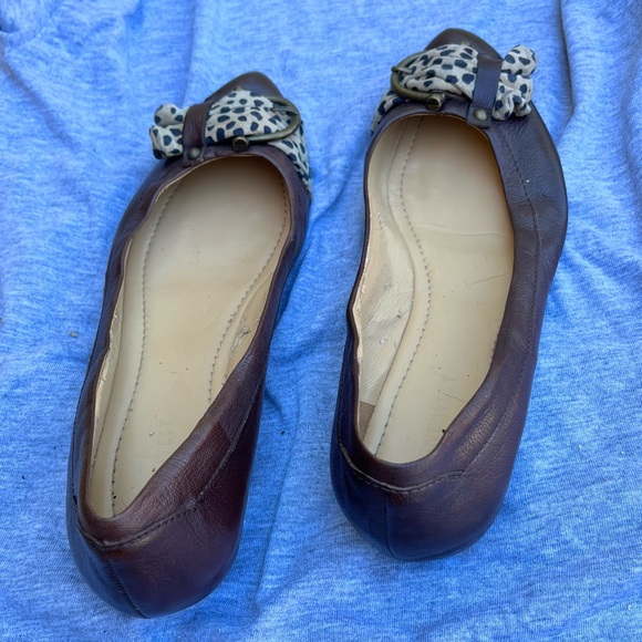 Nine West Flats Brown With Leopard Strap and Buckle - Picture 3 of 6